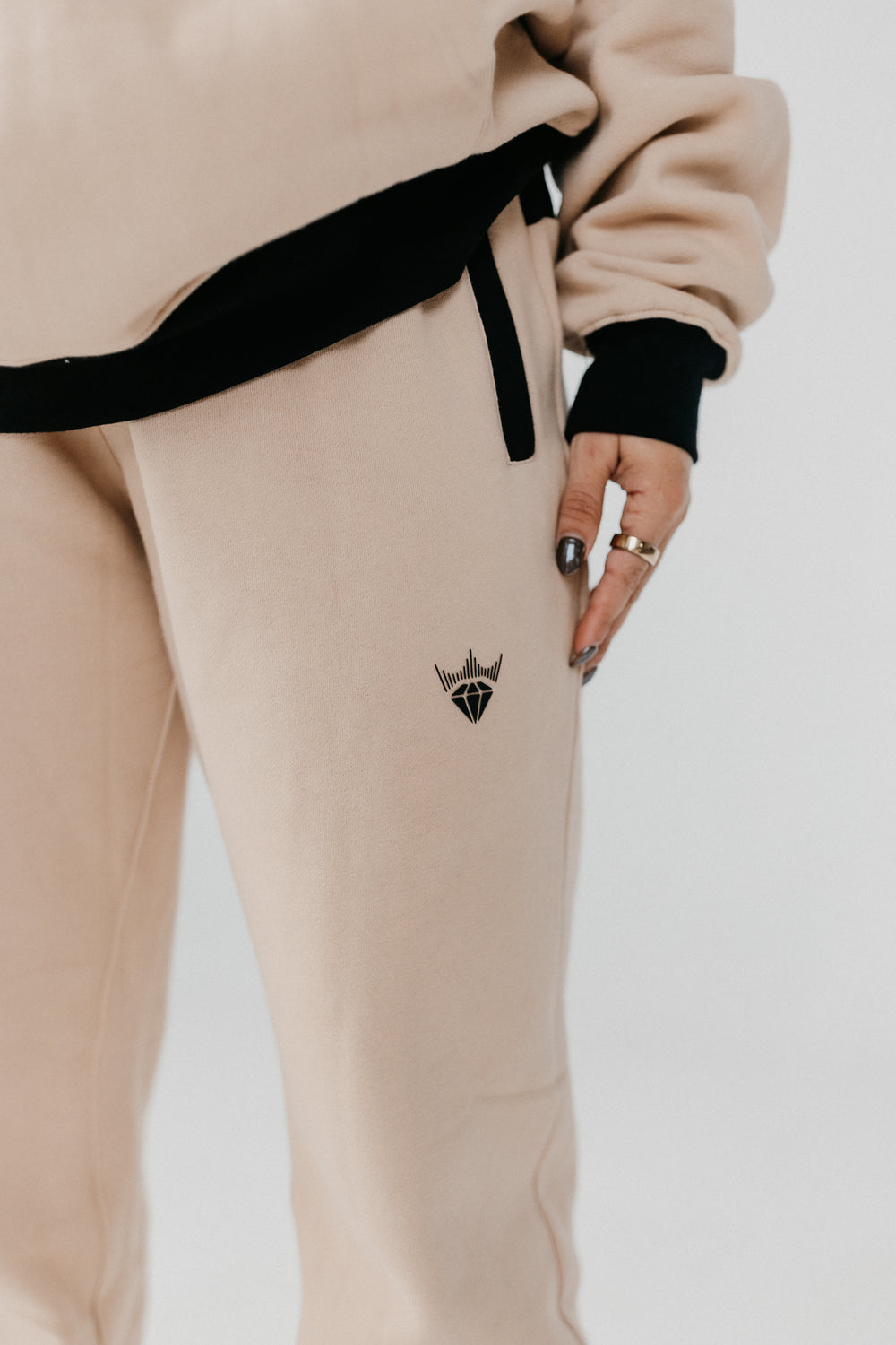 Hustlers Relaxed Lounge Sweat Pants [TAN]